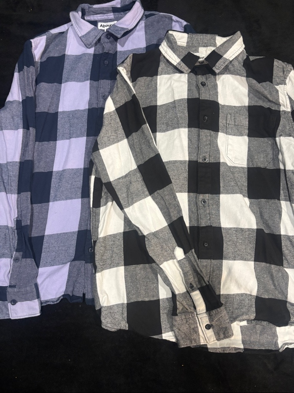2 Men's button up flannelsBlack & White / Navy & Lavender